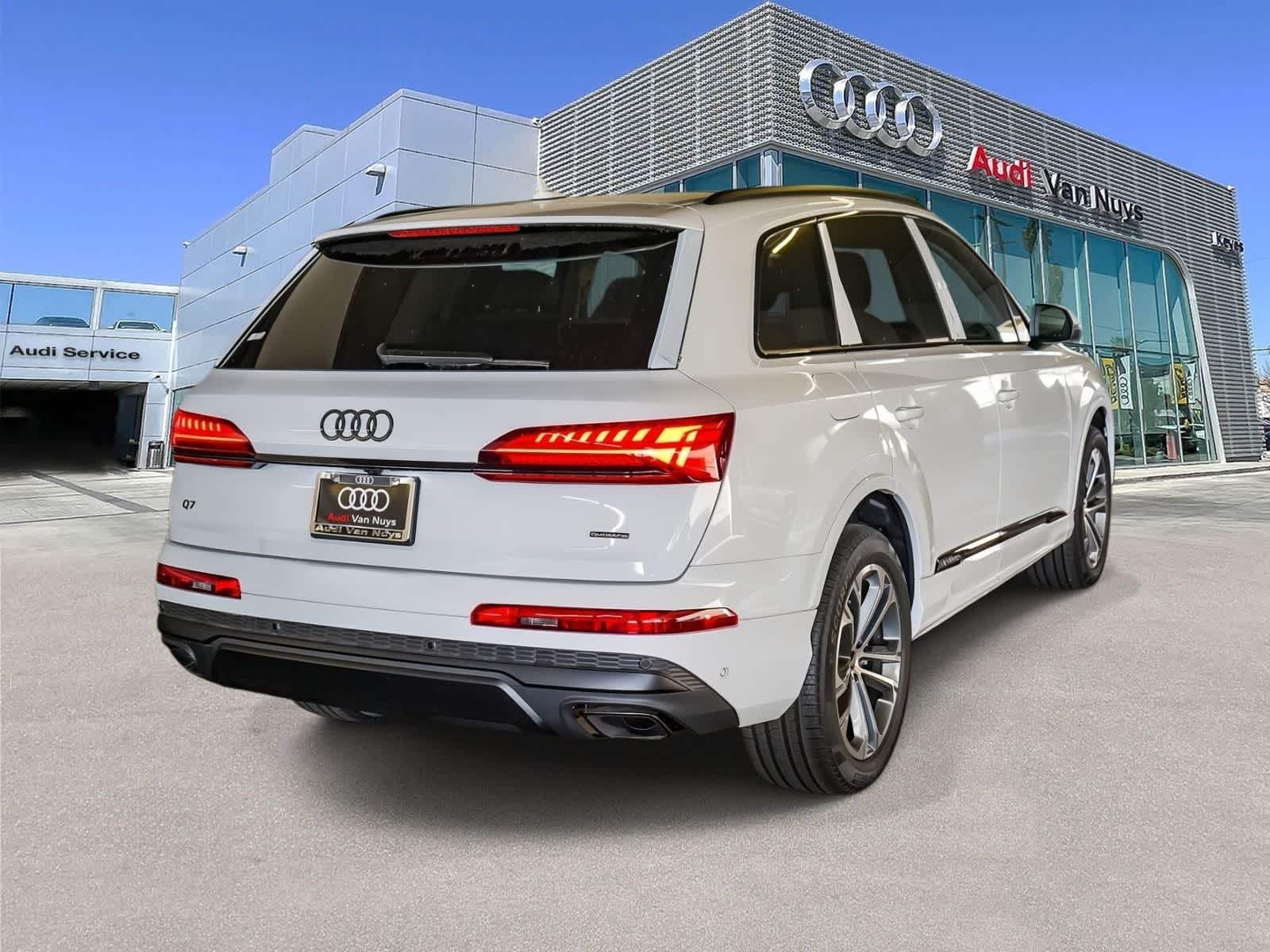 Thumbnail: 2026 Audi Q7 - 4