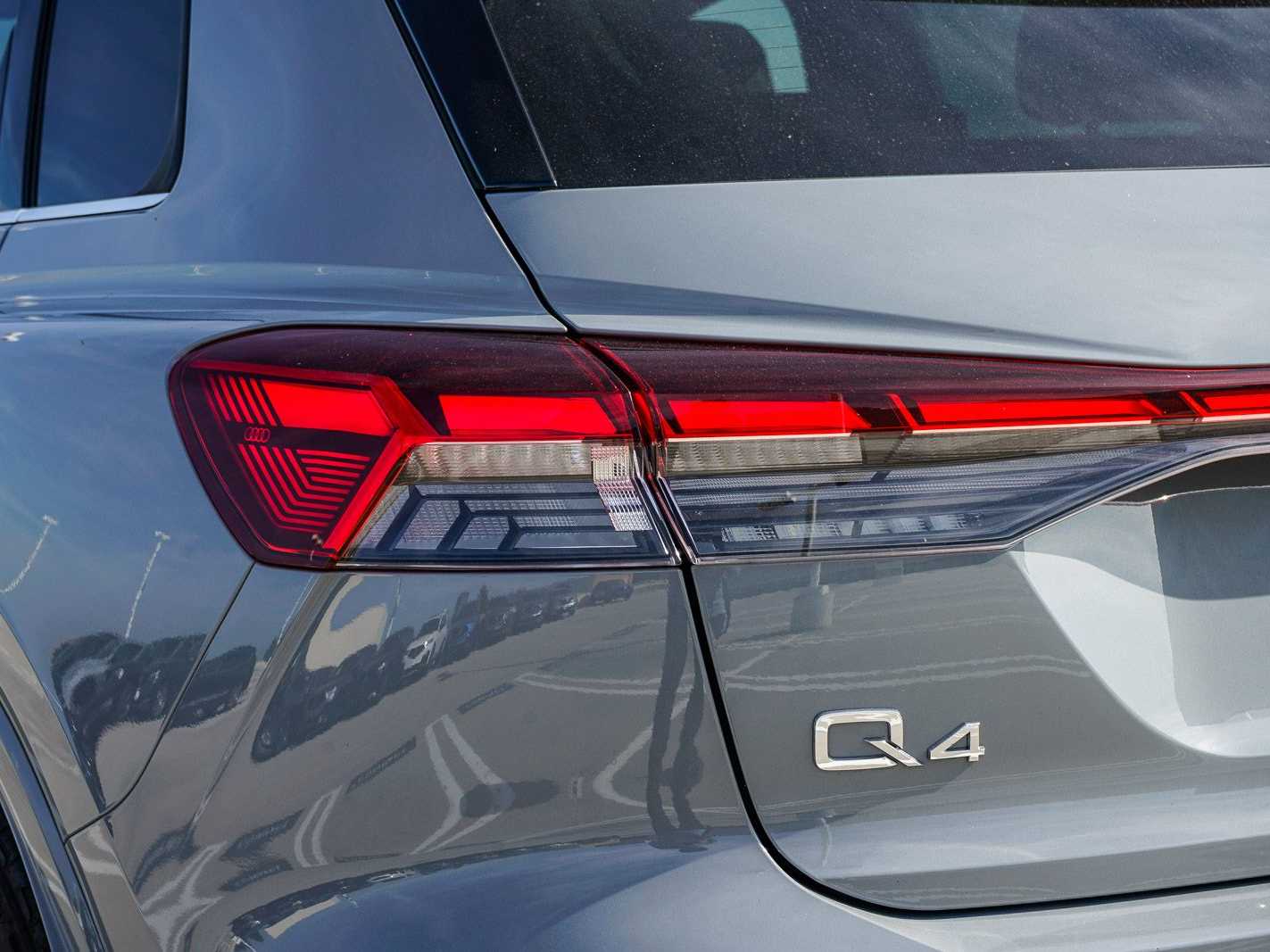 Thumbnail: 2023 Audi Q4 e-tron - 9