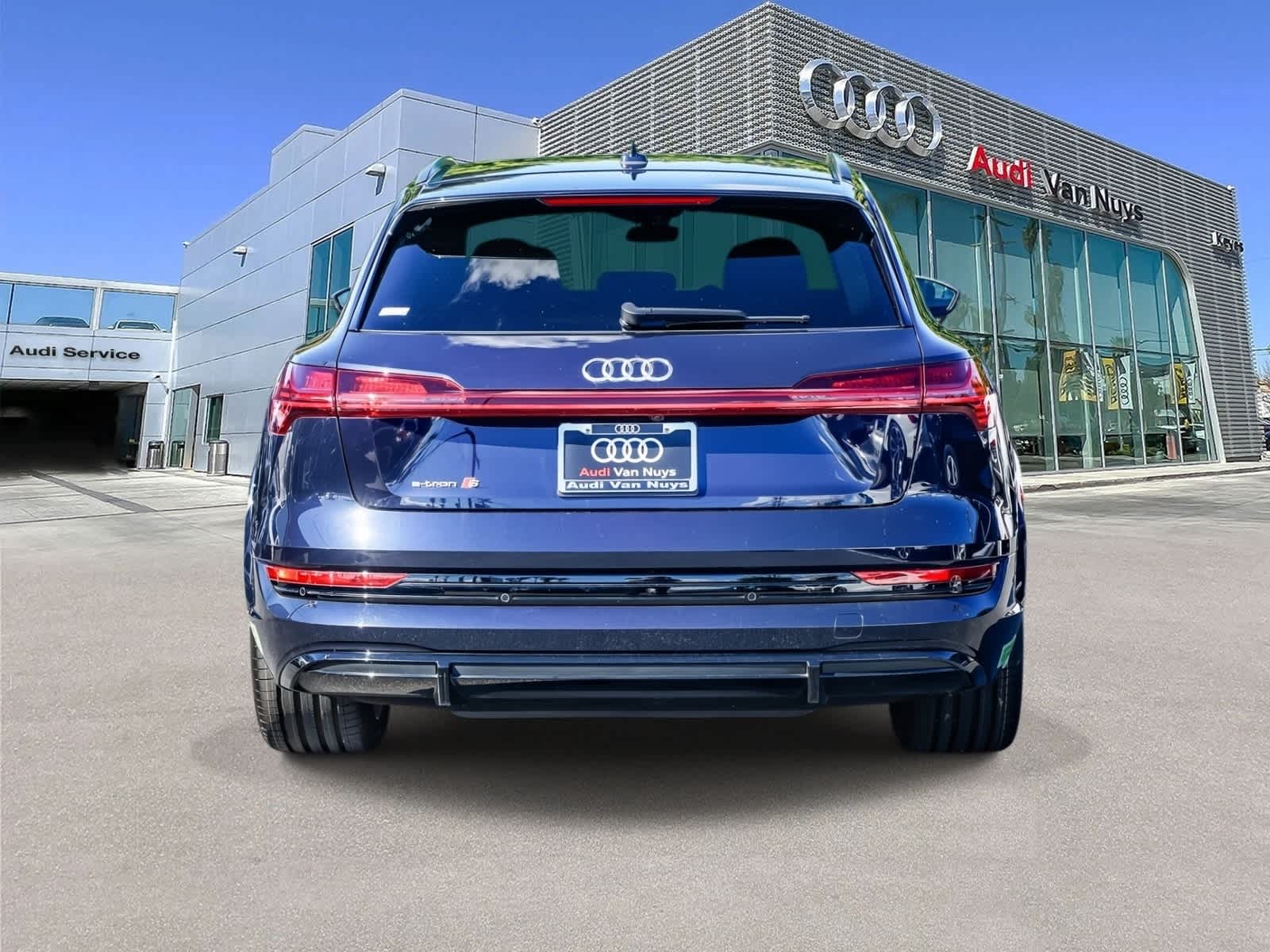 Thumbnail: 2023 Audi e-tron S - 3