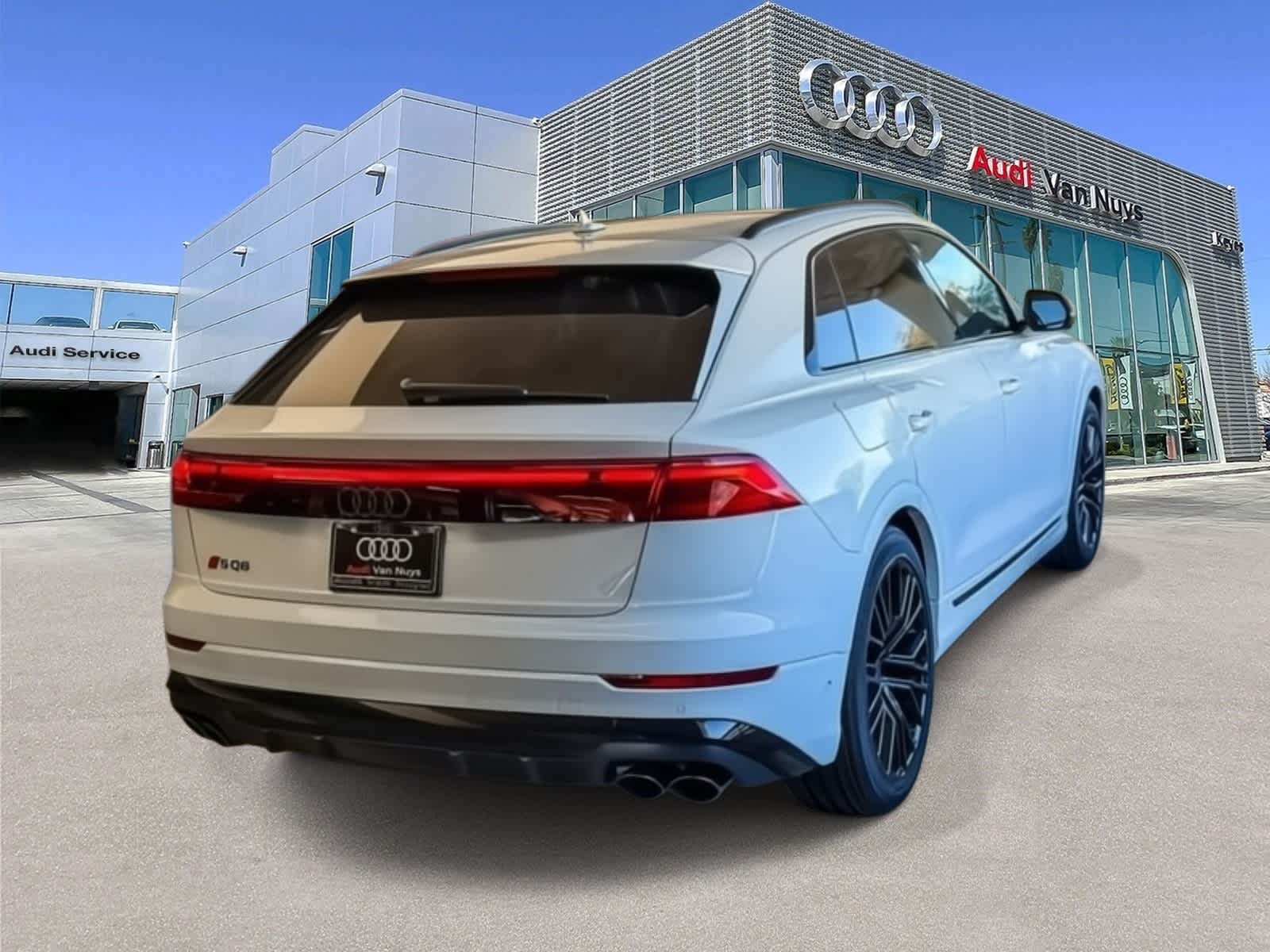 Thumbnail: 2026 Audi SQ8 - 4