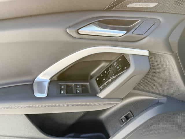 Thumbnail: 2025 Audi Q5 - 22