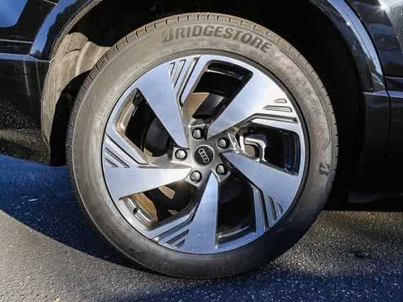 Thumbnail: 2025 Audi Q6 e-tron - 11