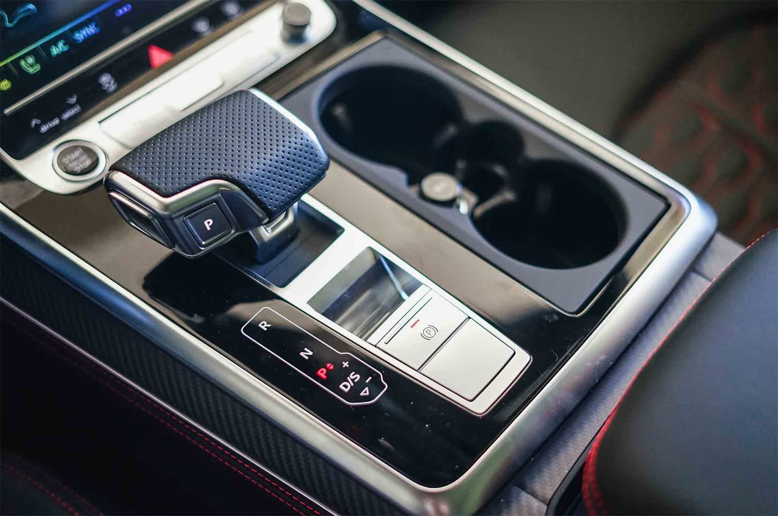 Thumbnail: 2025 Audi RS Q8 - 24