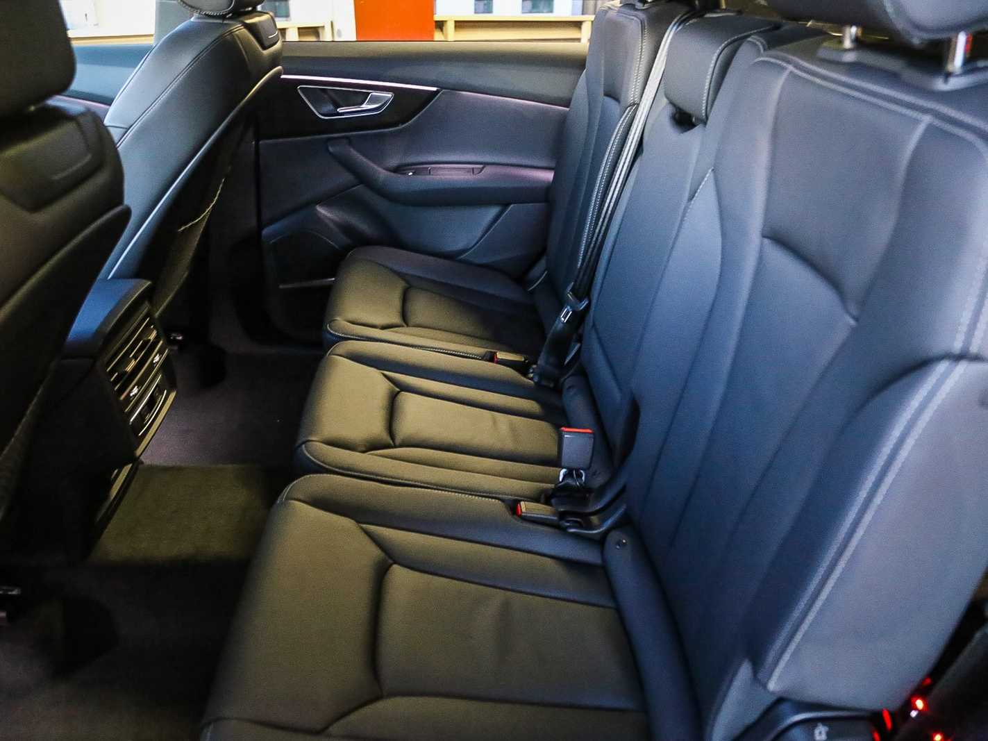 Thumbnail: 2026 Audi Q7 - 17