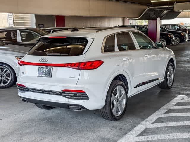 Thumbnail: 2025 Audi Q5 - 4