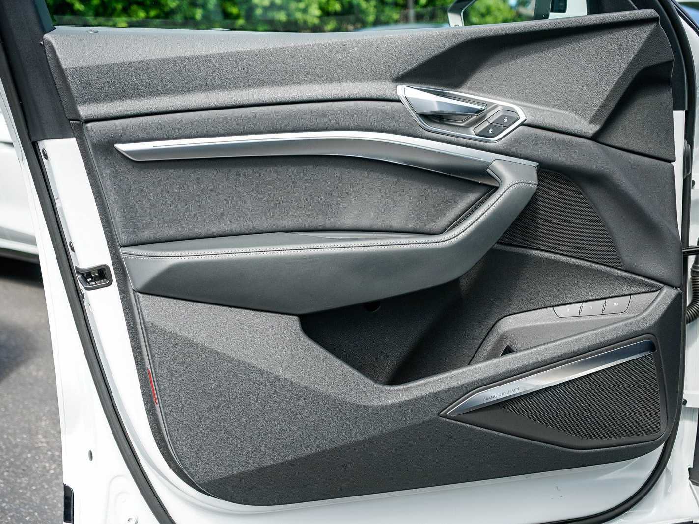 Thumbnail: 2024 Audi Q8 e-tron - 19