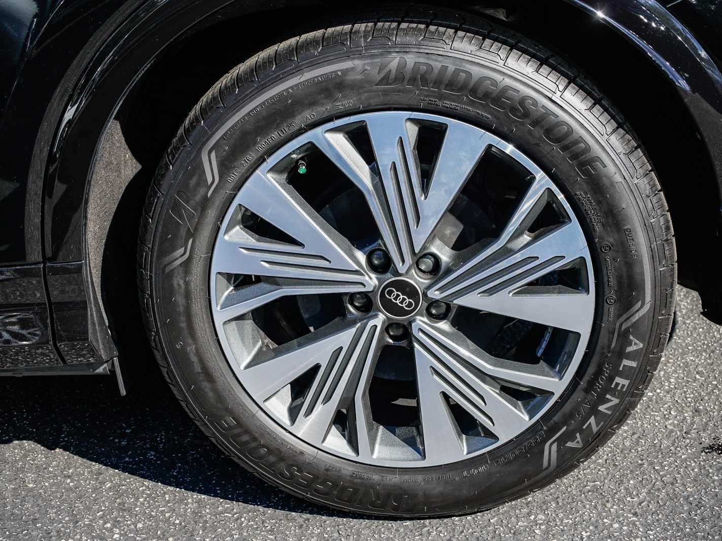 Thumbnail: 2023 Audi Q4 e-tron - 10