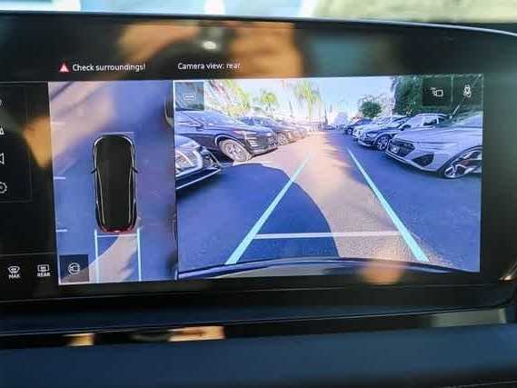 Thumbnail: 2025 Audi Q6 e-tron - 23