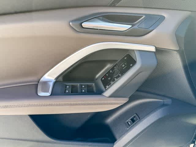 Thumbnail: 2025 Audi Q5 - 22