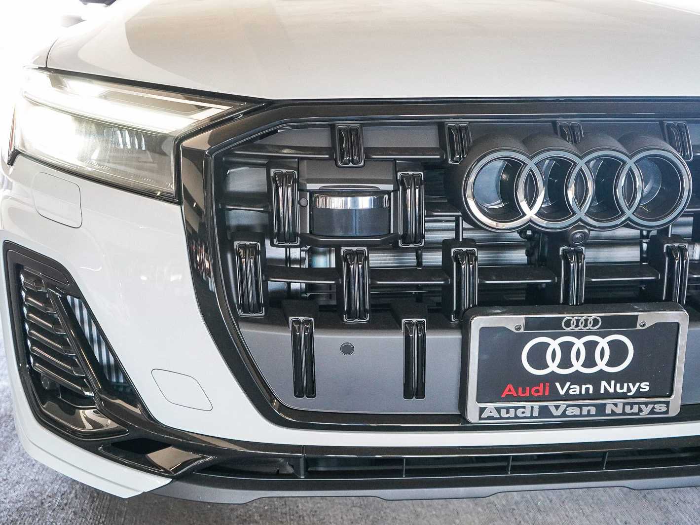 Thumbnail: 2026 Audi Q7 - 11