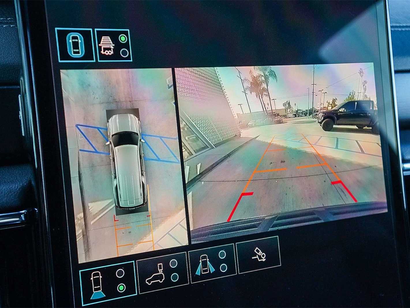 Thumbnail: 2025 GMC Yukon XL - 26