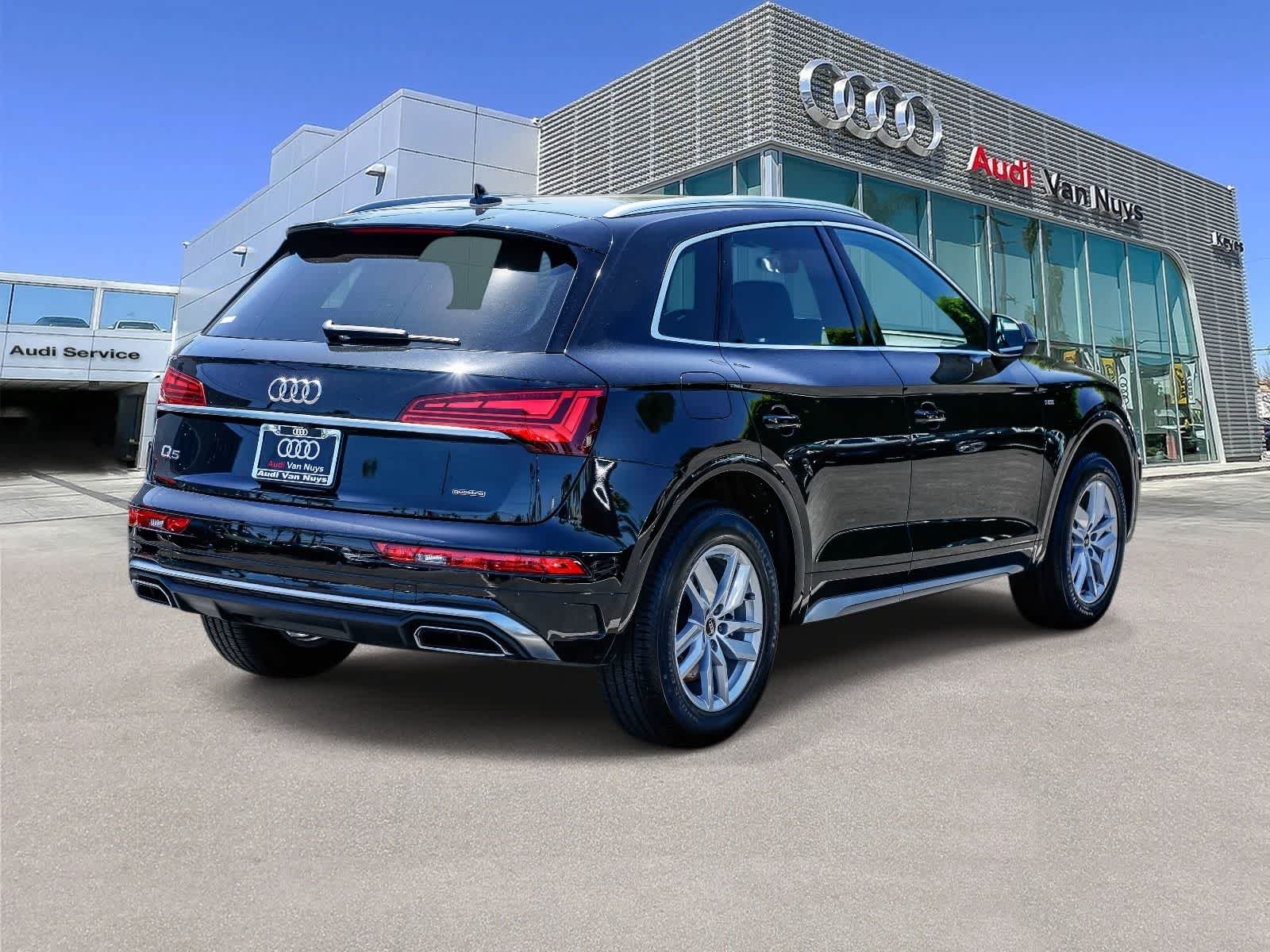 Thumbnail: 2023 Audi Q5 - 4