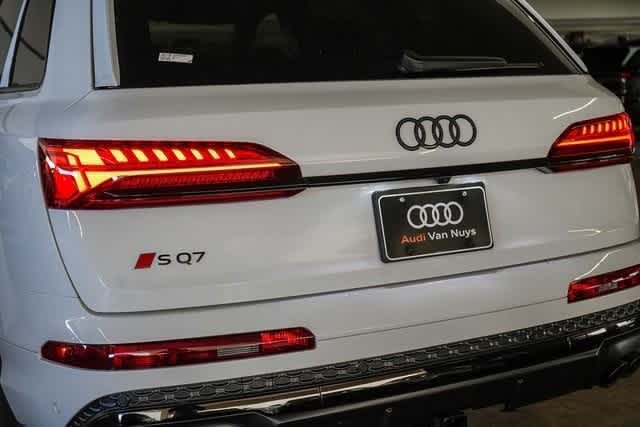 Thumbnail: 2025 Audi SQ7 - 11