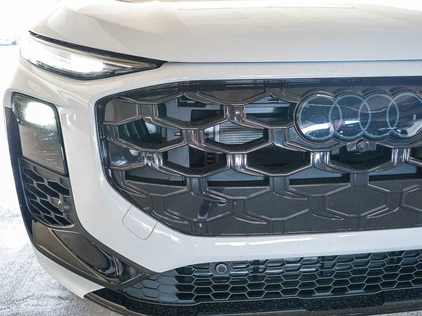 Thumbnail: 2026 Audi Q3 - 11