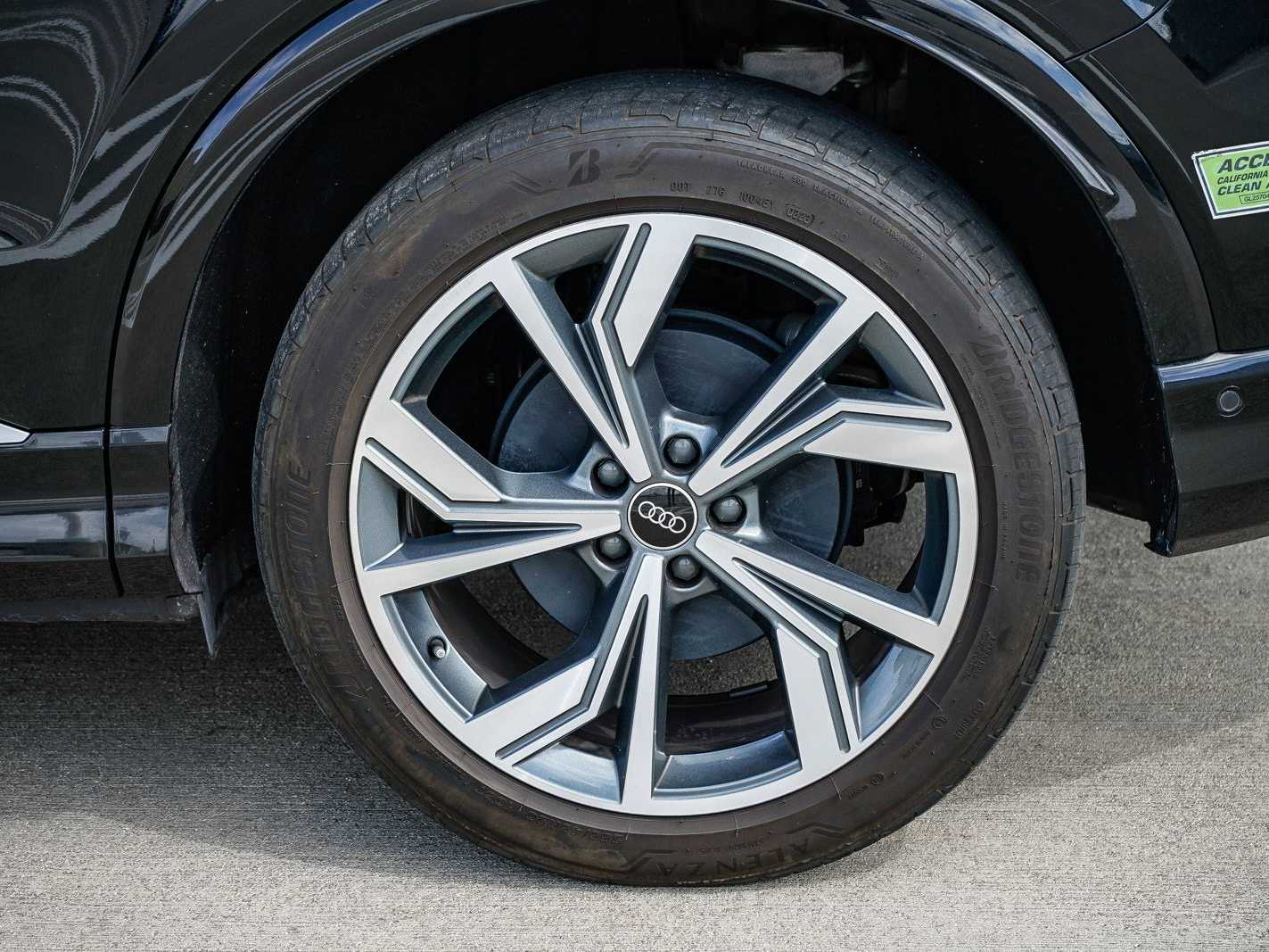 Thumbnail: 2023 Audi Q4 e-tron - 10