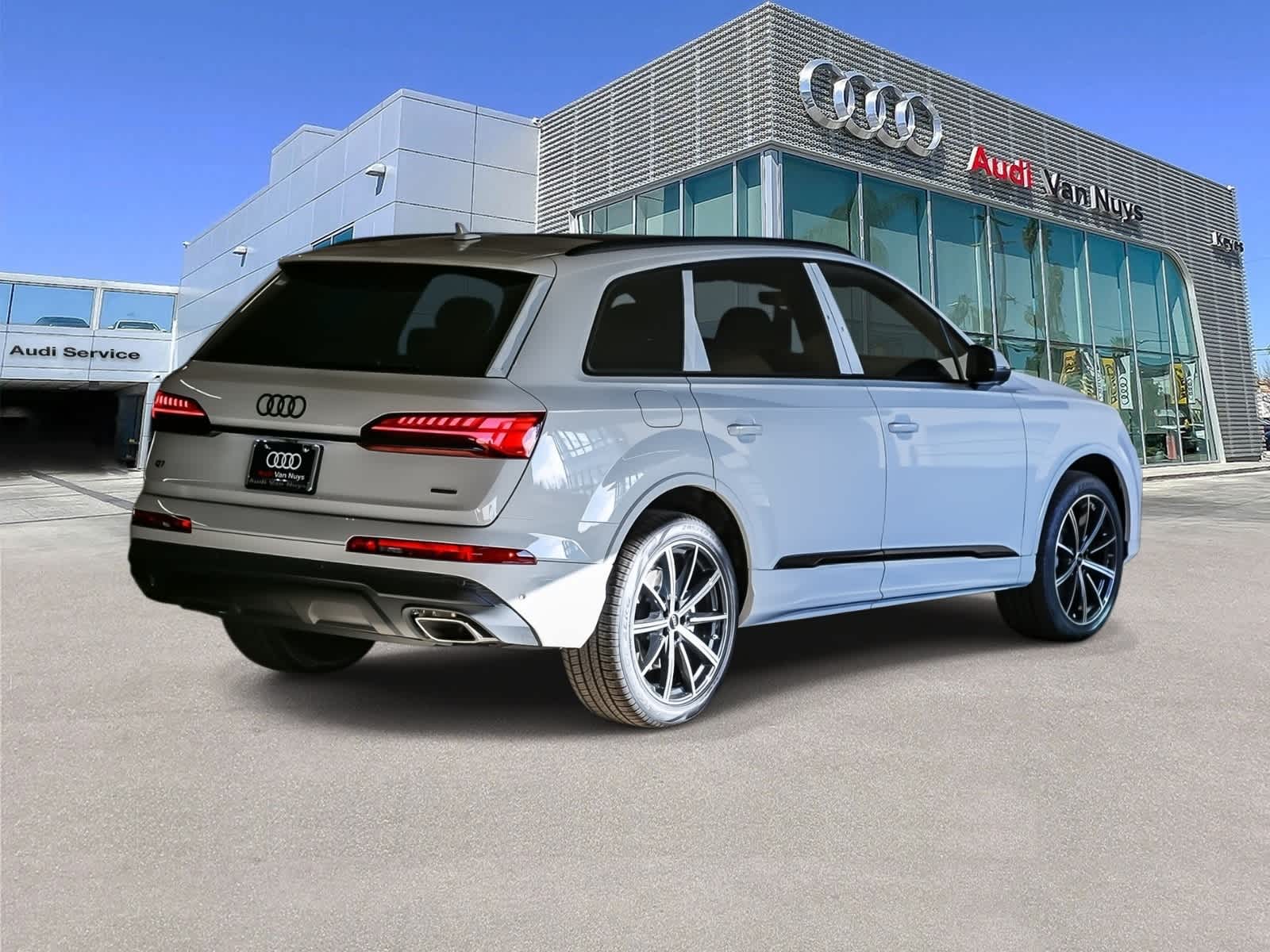 Thumbnail: 2026 Audi Q7 - 4