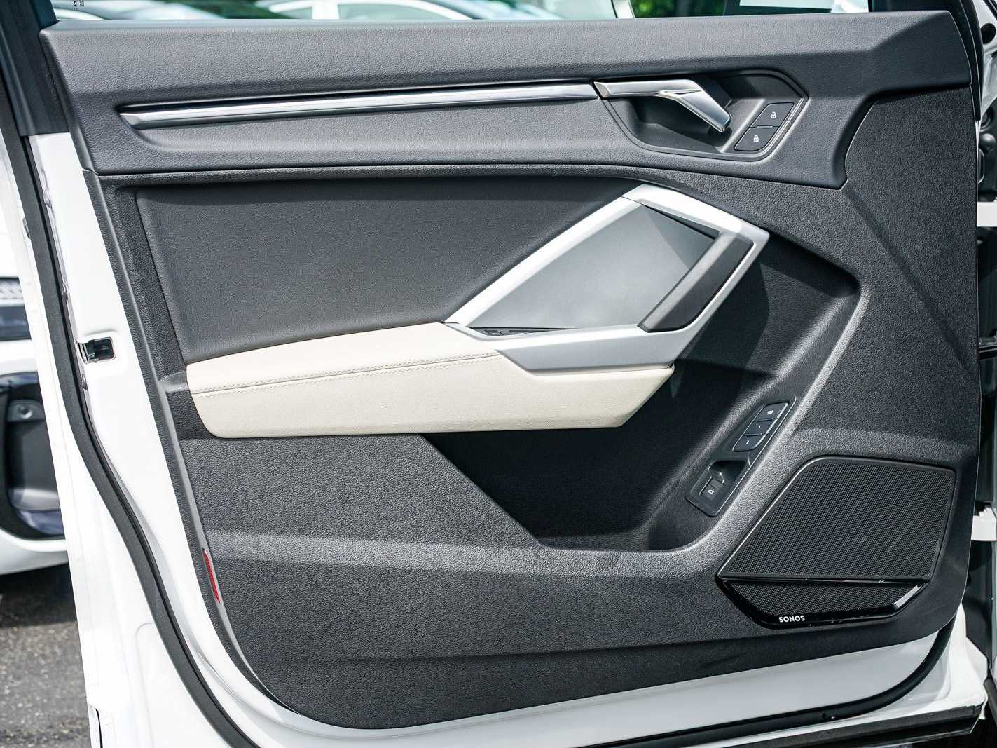 Thumbnail: 2025 Audi Q3 - 19