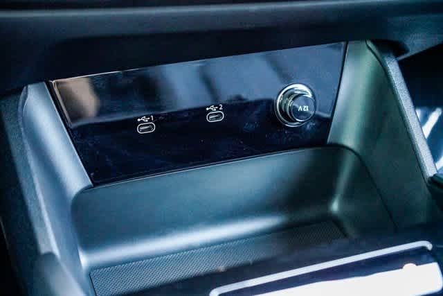 Thumbnail: 2025 Audi Q6 e-tron - 22