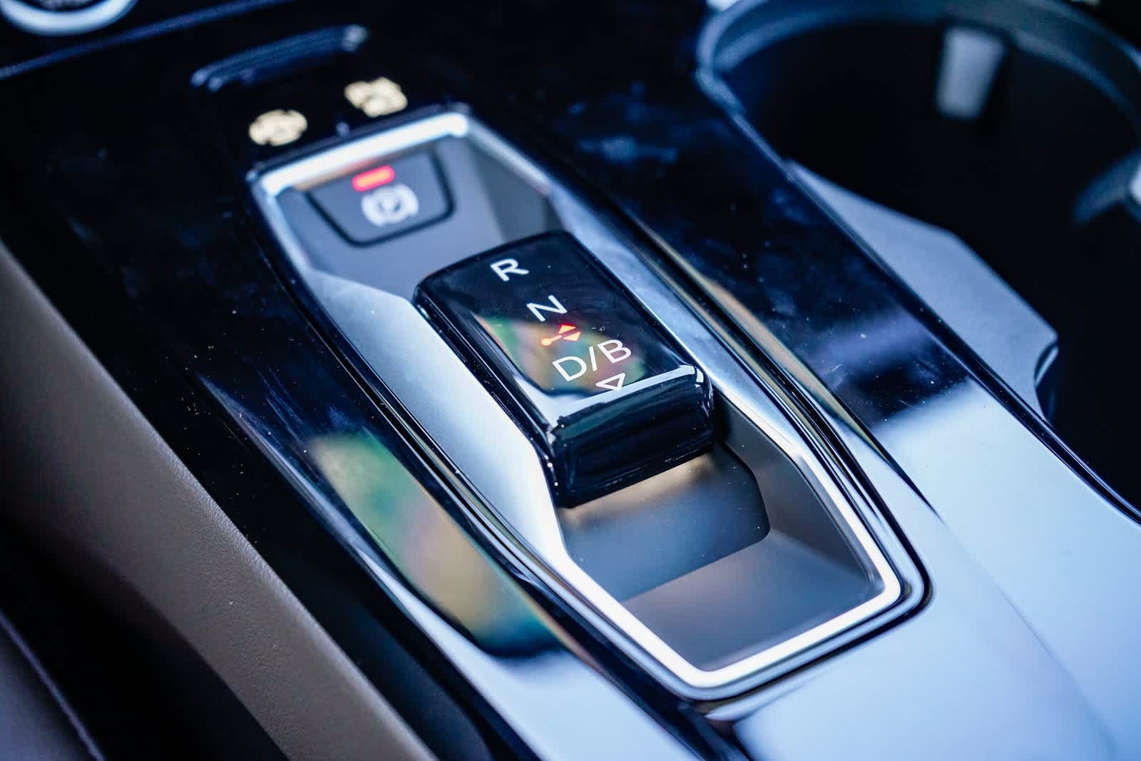 Thumbnail: 2025 Audi e-tron S - 21