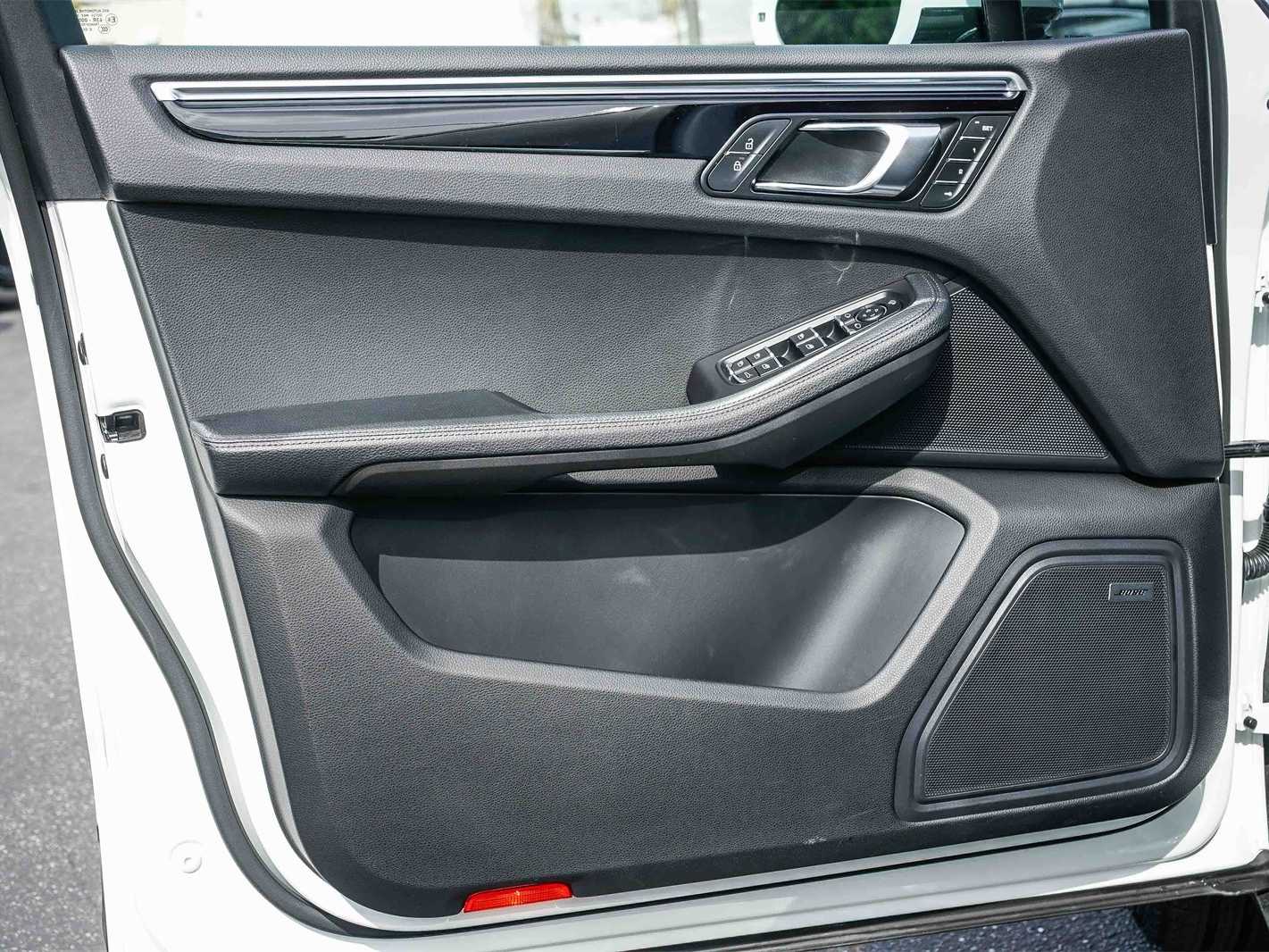 Thumbnail: 2023 Porsche Macan - 20