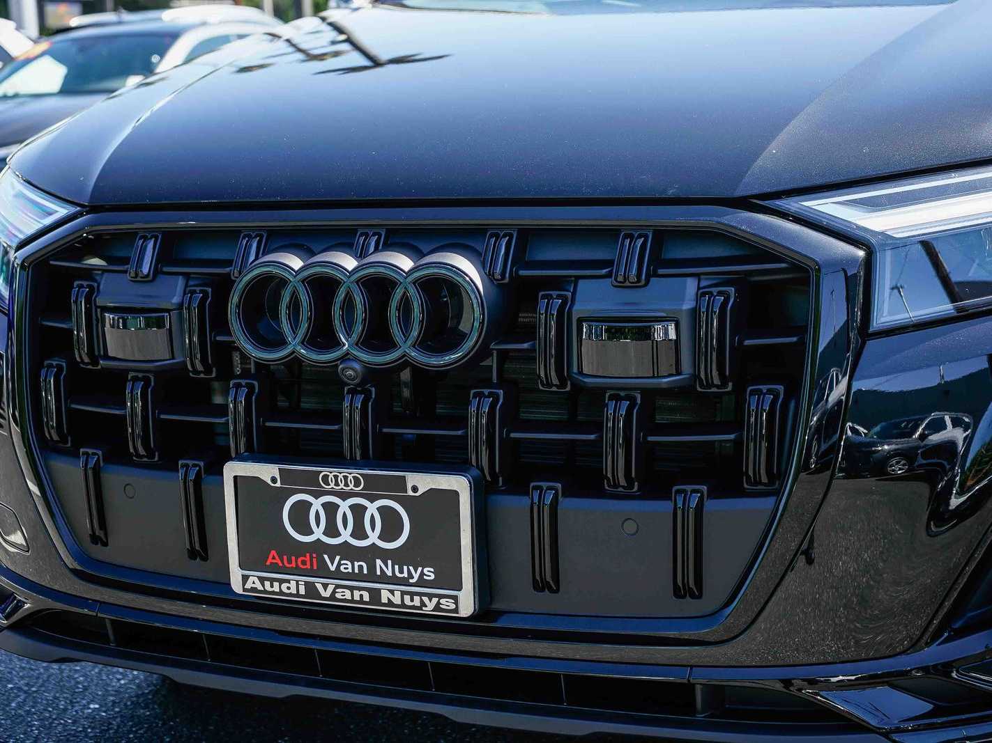 Thumbnail: 2026 Audi Q7 - 8