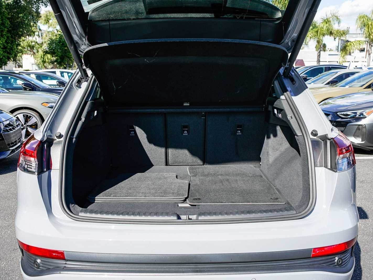 Thumbnail: 2023 Audi Q4 e-tron - 26