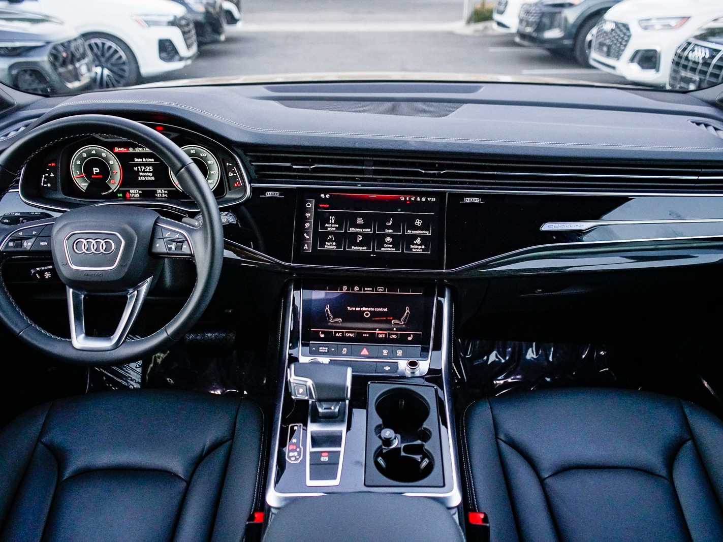 Thumbnail: 2025 Audi Q7 - 12