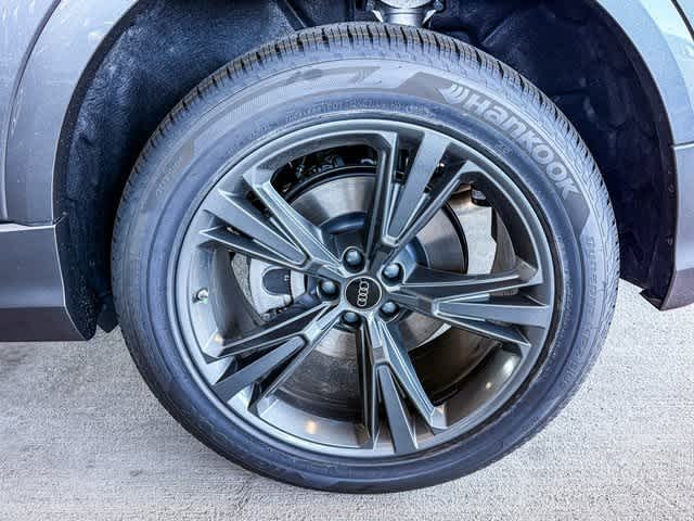 Thumbnail: 2026 Audi Q8 - 8