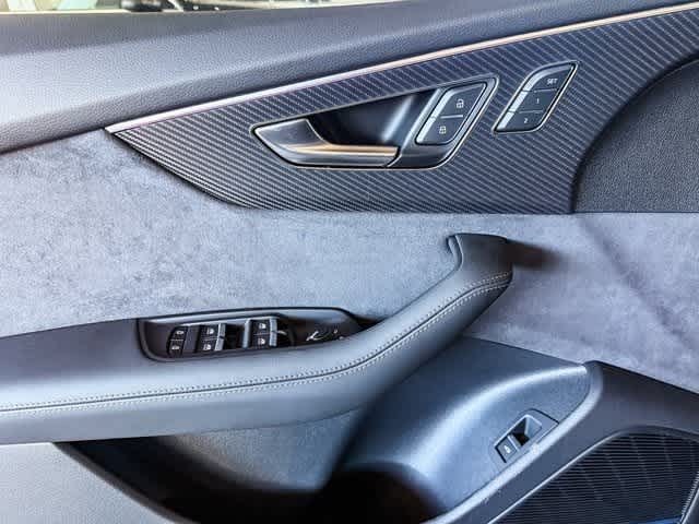 Thumbnail: 2026 Audi SQ8 - 22