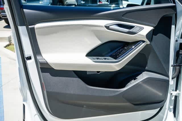 Thumbnail: 2025 Audi Q6 e-tron - 18