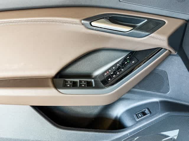 Thumbnail: 2025 Audi Q6 e-tron - 22