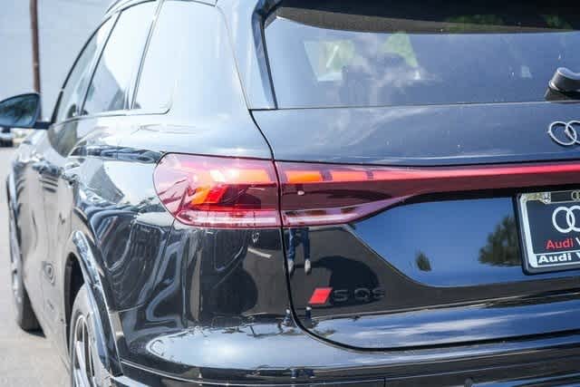 Thumbnail: 2025 Audi SQ6 e-tron - 10