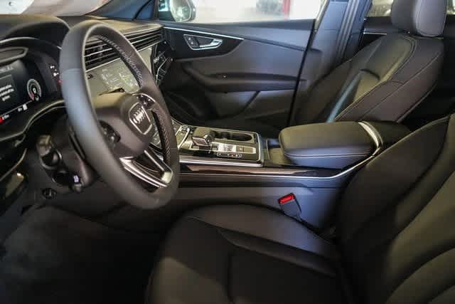 Thumbnail: 2025 Audi Q8 - 24