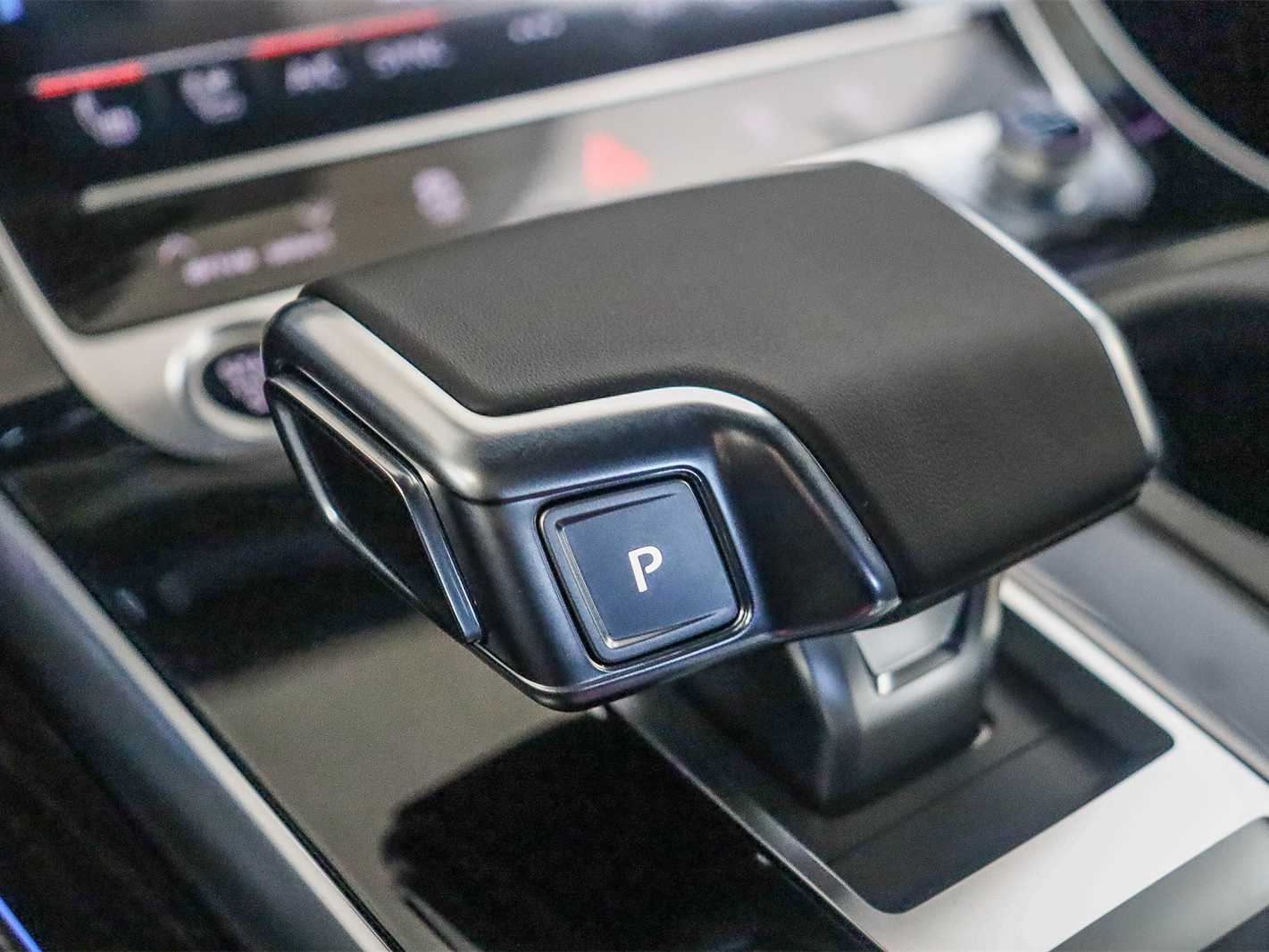 Thumbnail: 2026 Audi Q8 - 24