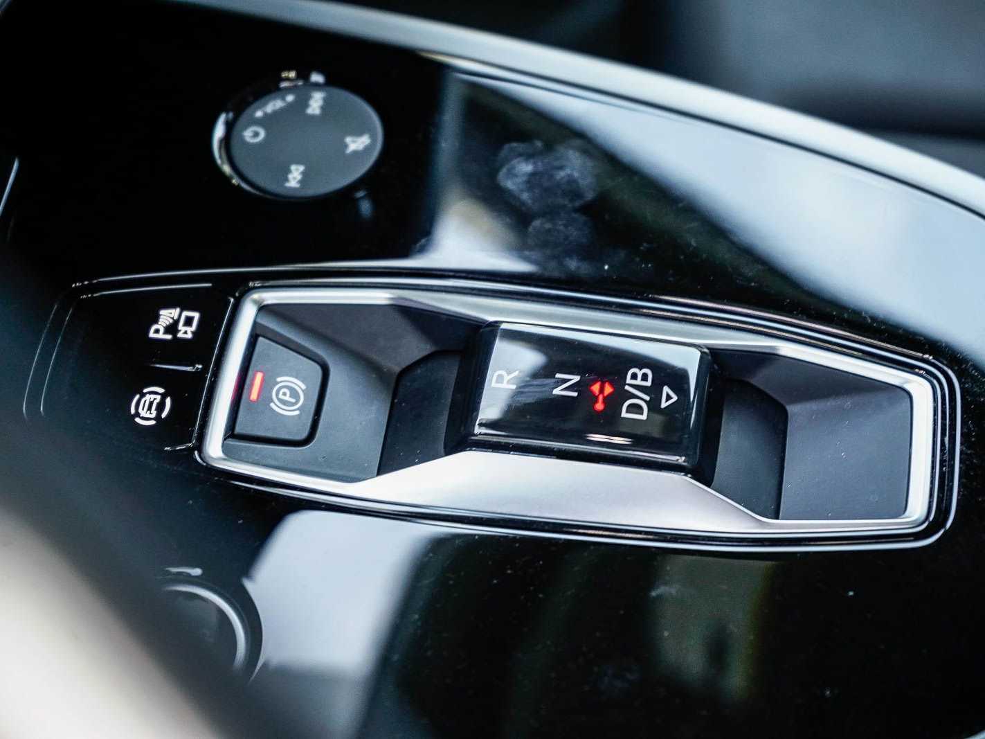 Thumbnail: 2023 Audi Q4 e-tron - 21