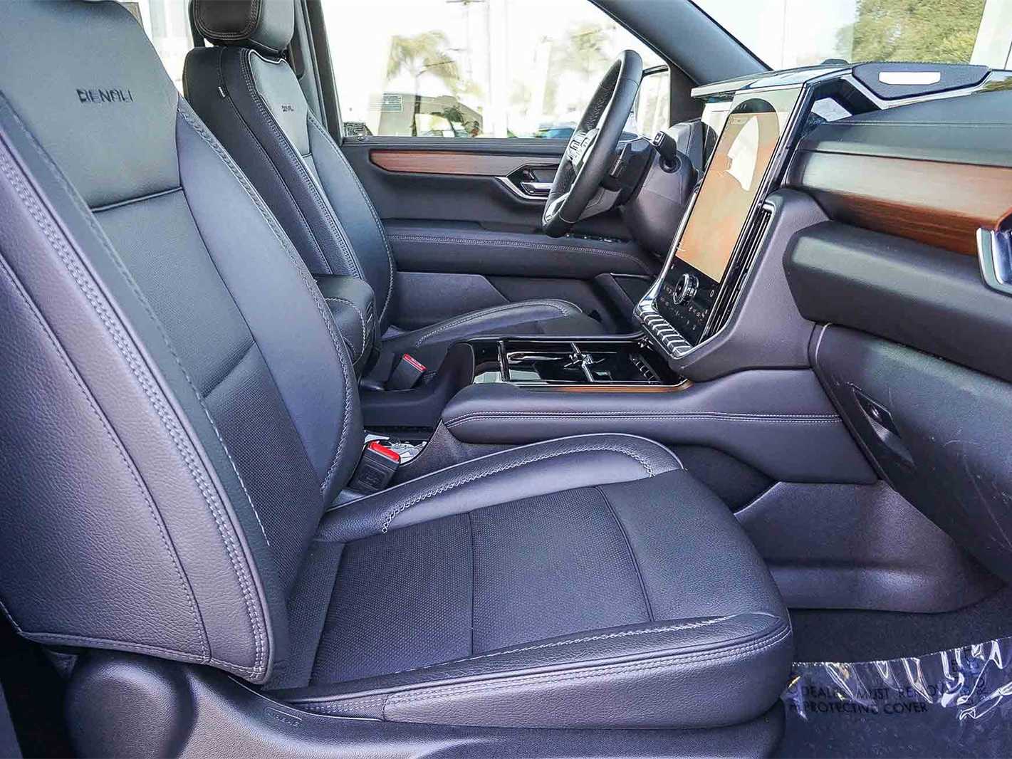 Thumbnail: 2025 GMC Yukon XL - 18