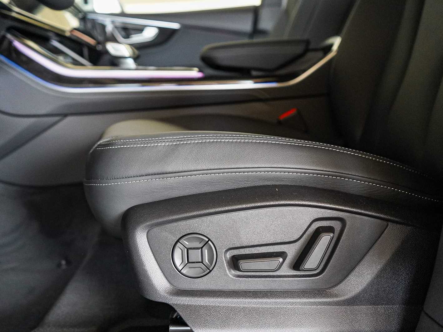 Thumbnail: 2026 Audi Q8 - 20