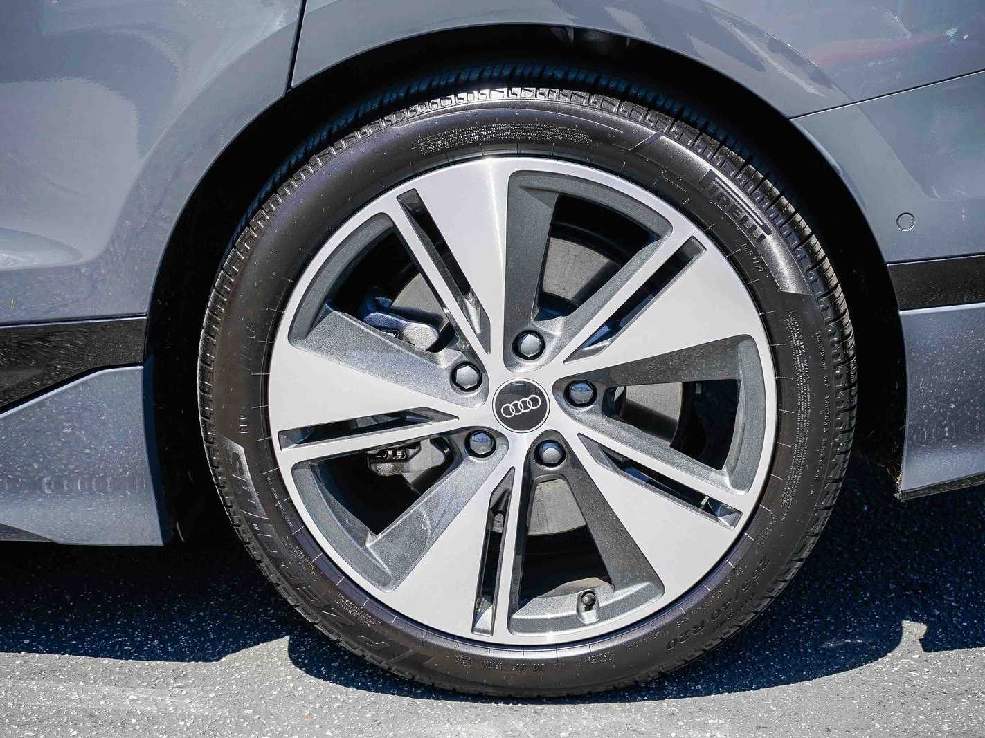 Thumbnail: 2025 Audi e-tron - 10