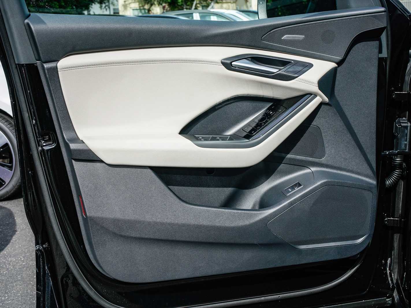 Thumbnail: 2025 Audi Q6 e-tron - 19