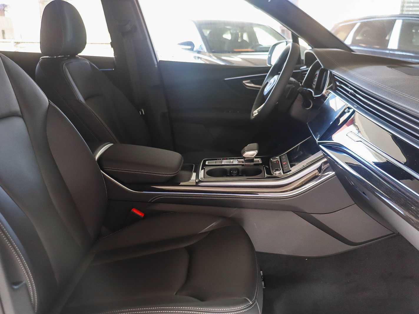 Thumbnail: 2026 Audi Q7 - 17