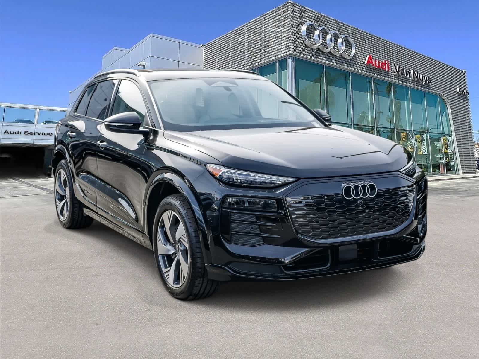 Thumbnail: 2025 Audi Q6 e-tron - 5