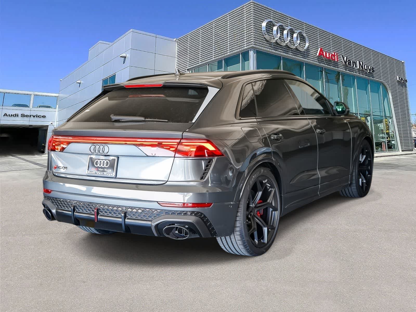 Thumbnail: 2026 Audi RS Q8 - 4
