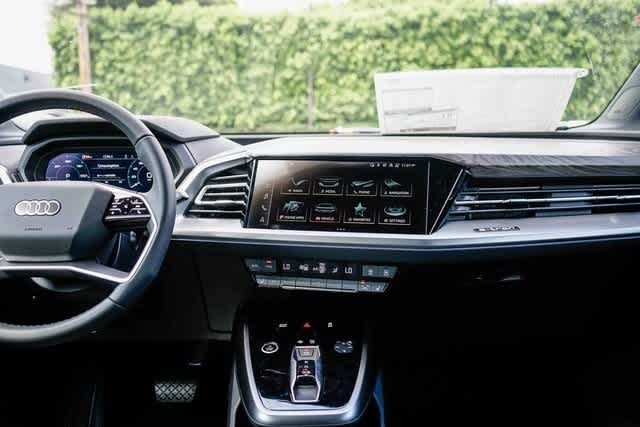 Thumbnail: 2026 Audi Q4 e-tron - 13