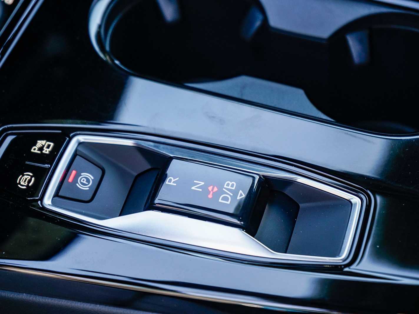 Thumbnail: 2025 Audi Q6 e-tron - 21