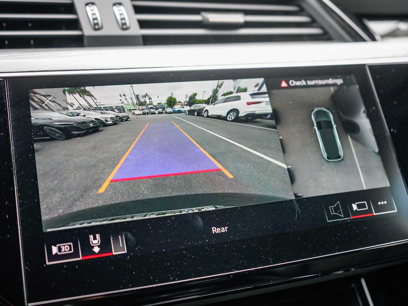 Thumbnail: 2024 Audi Q8 e-tron - 23