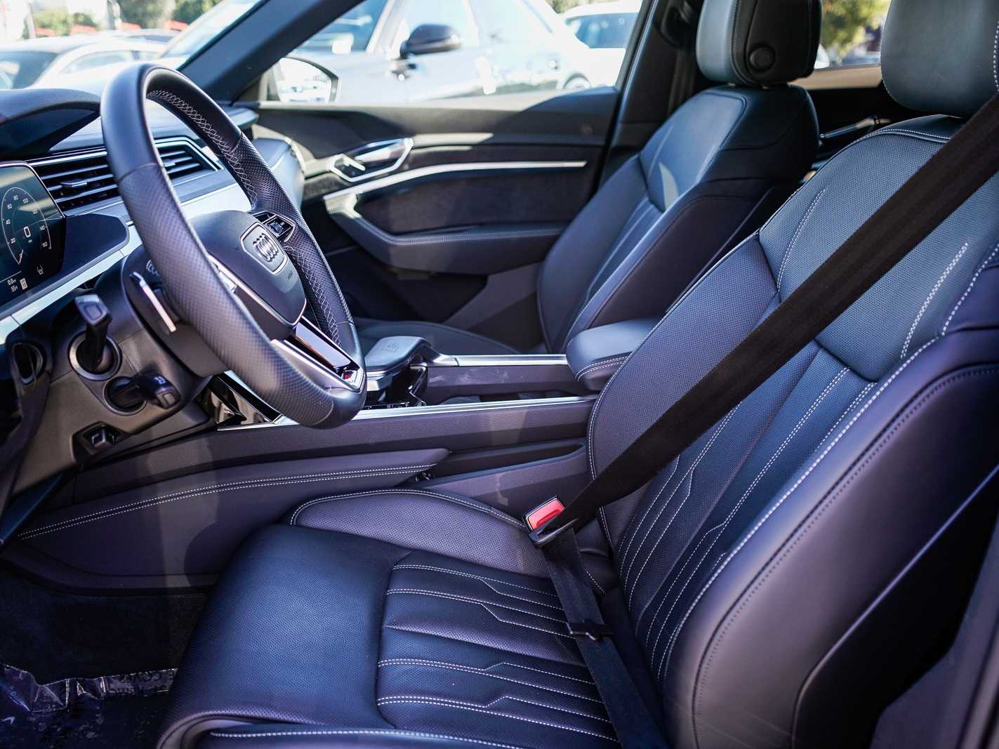 Thumbnail: 2023 Audi e-tron S - 17