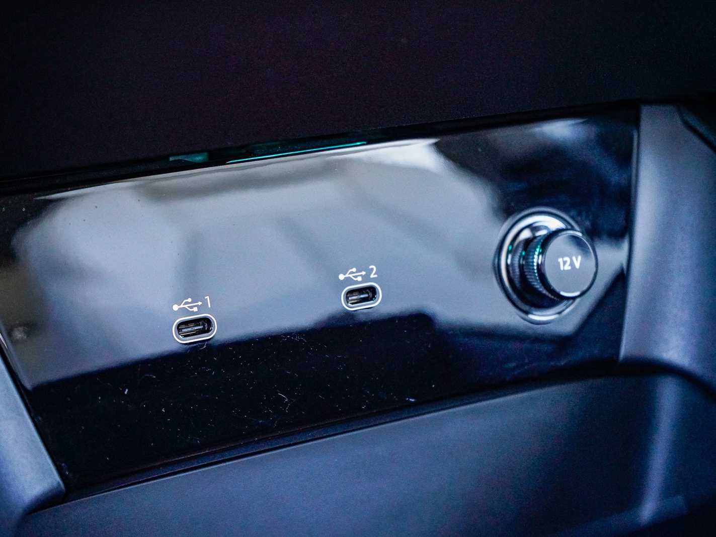 Thumbnail: 2025 Audi Q6 e-tron - 22