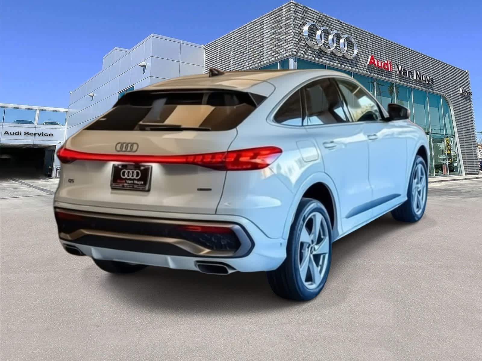 Thumbnail: 2025 Audi Q5 - 4