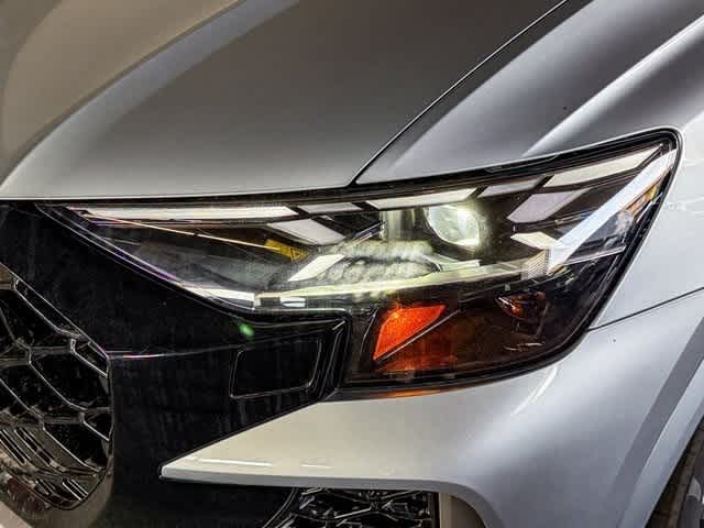 Thumbnail: 2025 Audi RS Q8 - 10