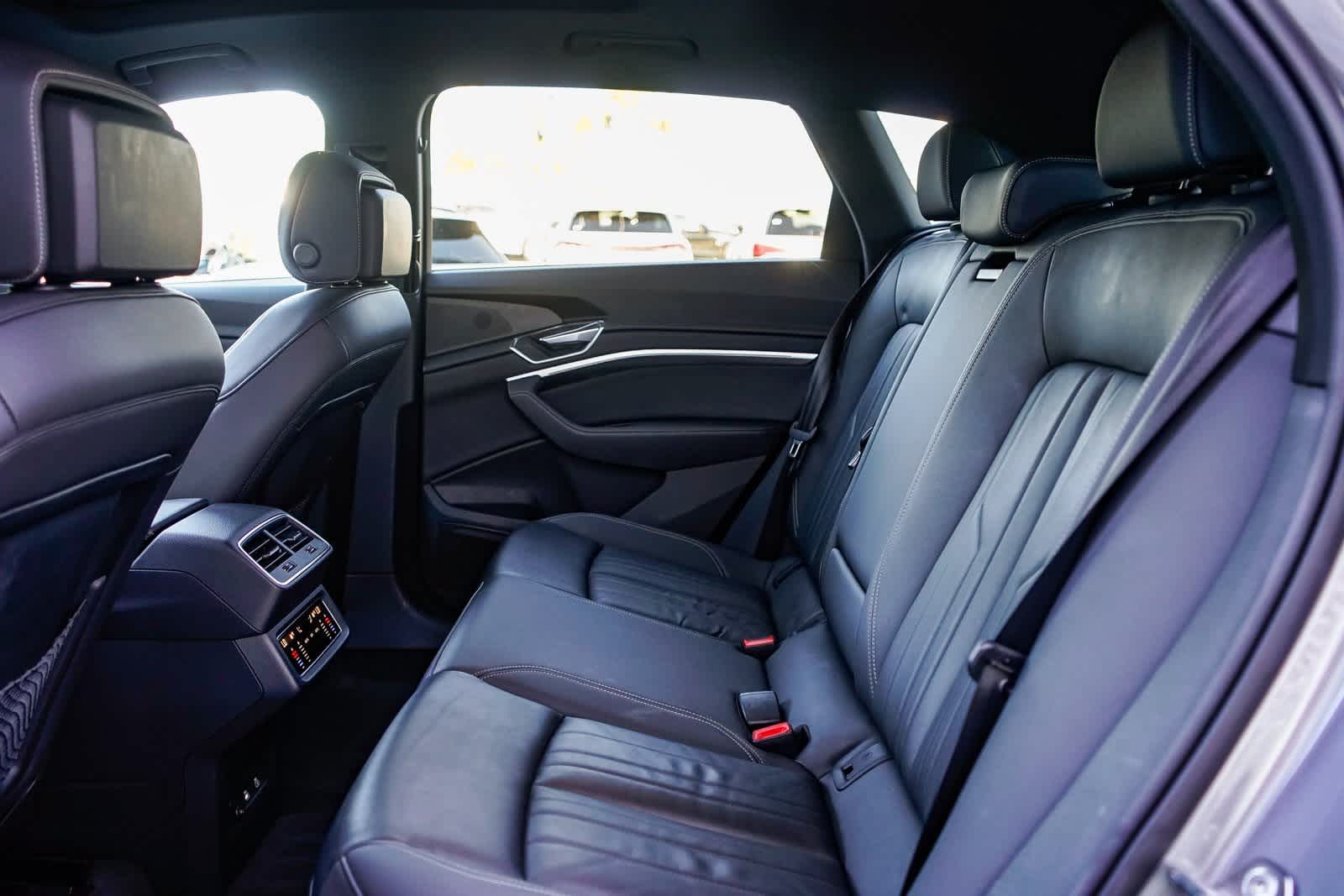 Thumbnail: 2022 Audi e-tron - 18